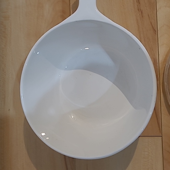 Corning ware 750 ml pot with lid - Picture 2 of 3